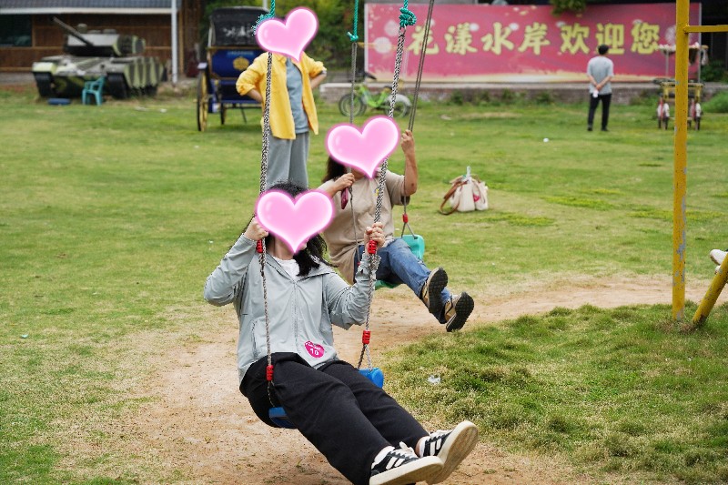 ９荡秋千.jpg